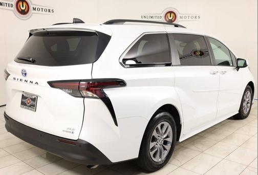 2023 Toyota Sienna XLE 7 Passenger