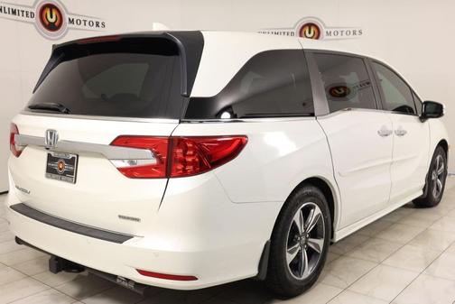 White Diamond Pearl 2018 Honda Odyssey Touring