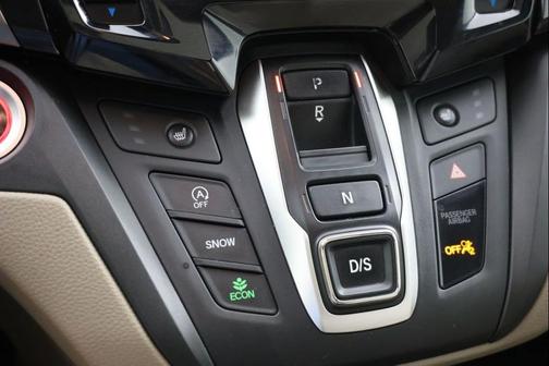 White Diamond Pearl 2018 Honda Odyssey Touring