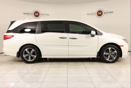 White Diamond Pearl 2018 Honda Odyssey Touring