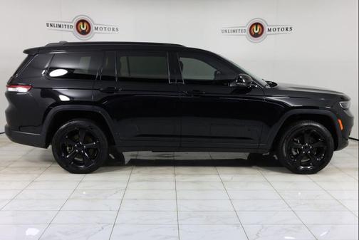 Diamond Black Crystal Pearlcoat 2022 Jeep Grand Cherokee L Altitude