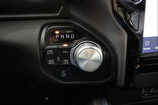 Diamond Black Crystal Pearlcoat 2023 RAM 1500 Laramie