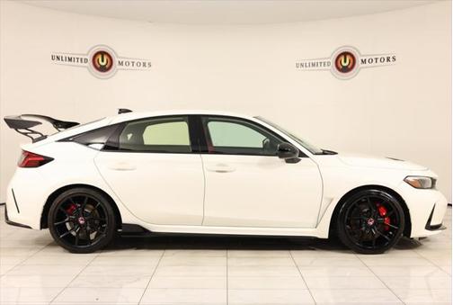 2024 Honda Civic Type R Base (M6)