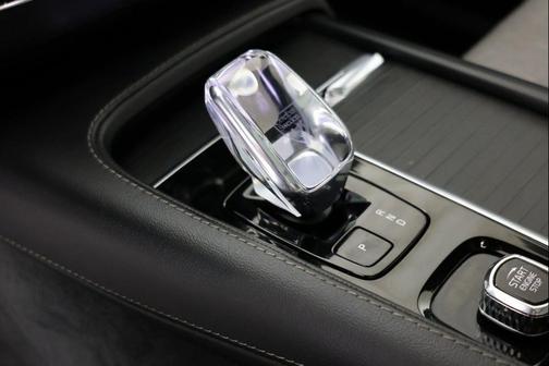 2023 Volvo XC90 Recharge Plug-In Hybrid T8 Ultimate Bright Theme 7-Seater