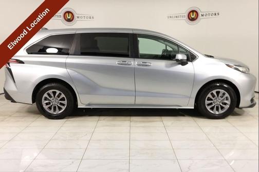 2022 Toyota Sienna LE