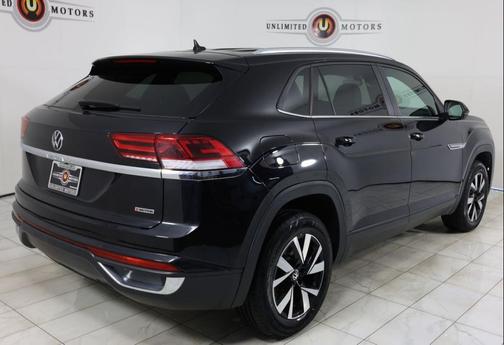 Deep Black 2022 Volkswagen Atlas Cross Sport 2.0T SE