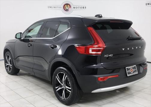 2025 Volvo XC40 B5 Core Bright Theme