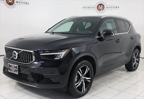 2025 Volvo XC40 B5 Core Bright Theme