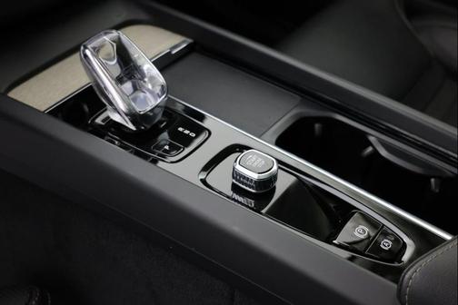 2022 Volvo XC60 B5 Inscription