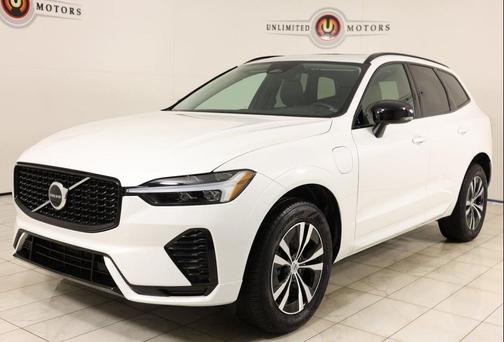 2024 Volvo XC60 Recharge Plug-In Hybrid T8 Core Dark Theme