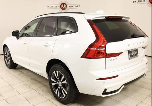 2024 Volvo XC60 Recharge Plug-In Hybrid T8 Core Dark Theme