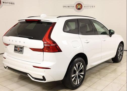 2024 Volvo XC60 Recharge Plug-In Hybrid T8 Core Dark Theme