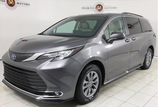 2023 Toyota Sienna XLE