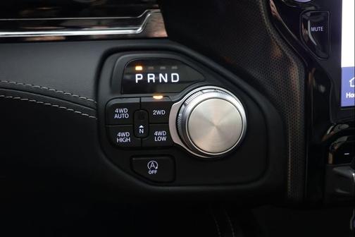 Diamond Black Crystal Pearlcoat 2025 RAM 1500 Limited