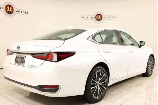 2022 Lexus ES 300h Base