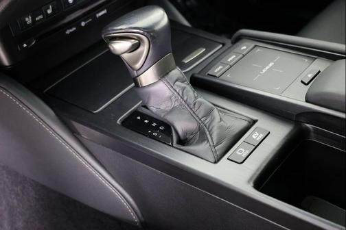 2022 Lexus ES 300h Base