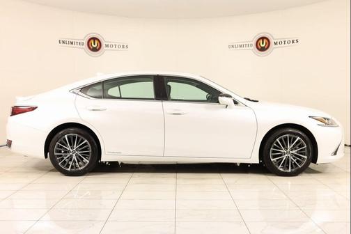 2022 Lexus ES 300h Base