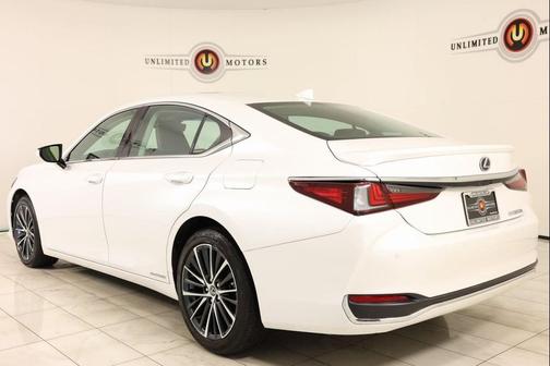 2022 Lexus ES 300h Base