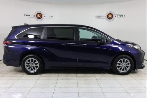 2022 Toyota Sienna XLE