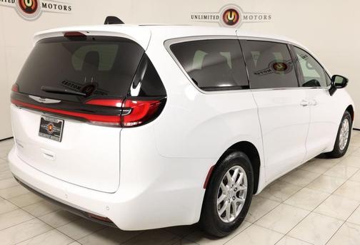 Bright White Clearcoat 2025 Chrysler Pacifica L