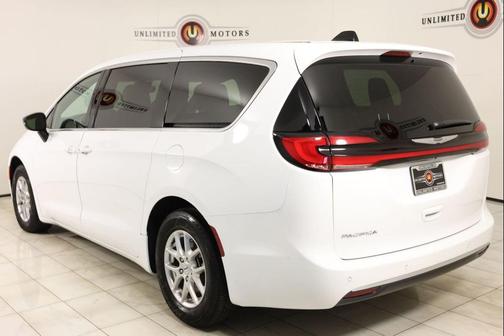 Bright White Clearcoat 2025 Chrysler Pacifica L