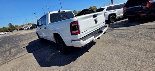 Ivory White Tri-Coat Pearlcoat 2023 RAM 1500 Limited
