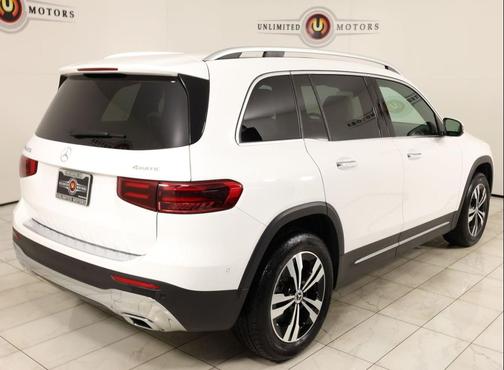 White 2025 Mercedes-Benz GLB 250 4MATIC