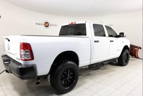 2022 RAM 2500 Tradesman Crew Cab 4x4 6'4' Box