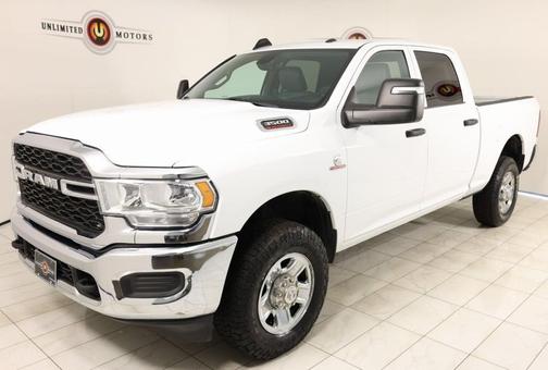 2023 RAM 3500 Tradesman Crew Cab 4x4 6'4' Box