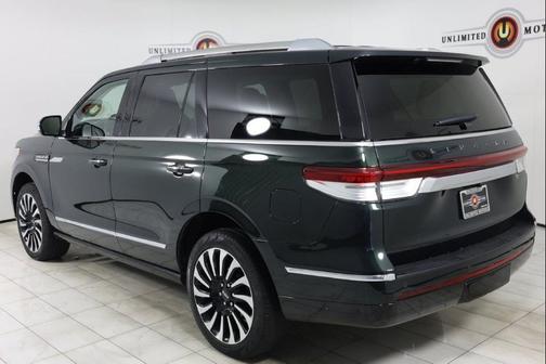 Manhattan Green Metallic Premium Colorant 2024 Lincoln Navigator Black Label