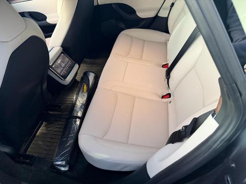 2022 Tesla Model S Long Range