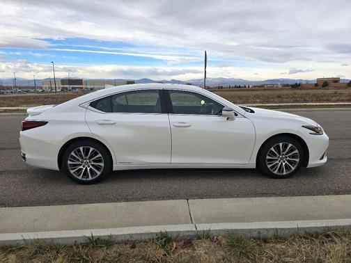 2020 Lexus ES 300h Base