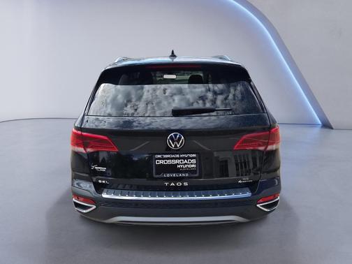 Deep Black Pearl 2023 Volkswagen Taos 1.5T SEL
