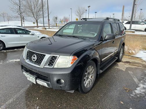 2010 Nissan Pathfinder LE