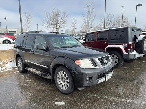 2010 Nissan Pathfinder LE