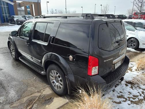 2010 Nissan Pathfinder LE