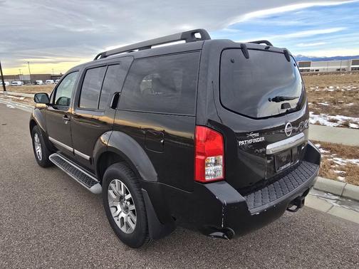 2010 Nissan Pathfinder LE