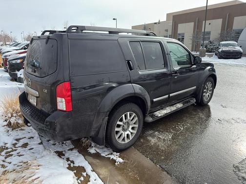 2010 Nissan Pathfinder LE