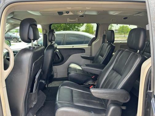 2014 Chrysler Town & Country Touring-L