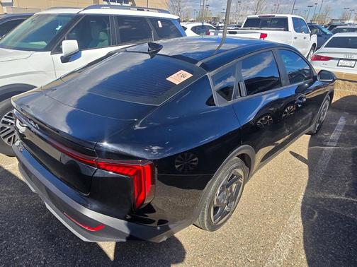 Aurora Black Pearl 2025 Kia K4 EX