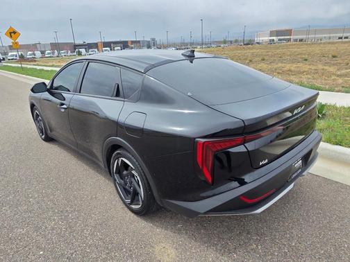 Aurora Black Pearl 2025 Kia K4 EX