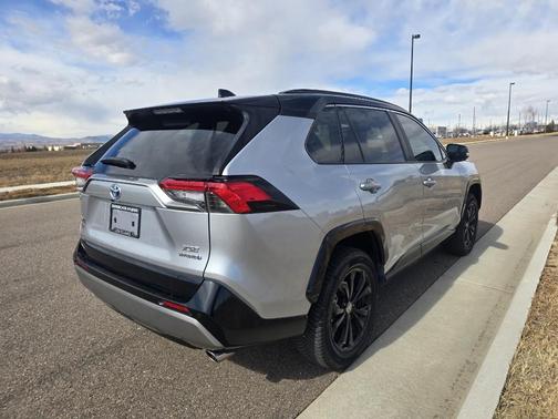 2023 Toyota RAV4 Hybrid SE