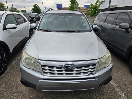 Ice Silver Metallic 2012 Subaru Forester 2.5X Premium