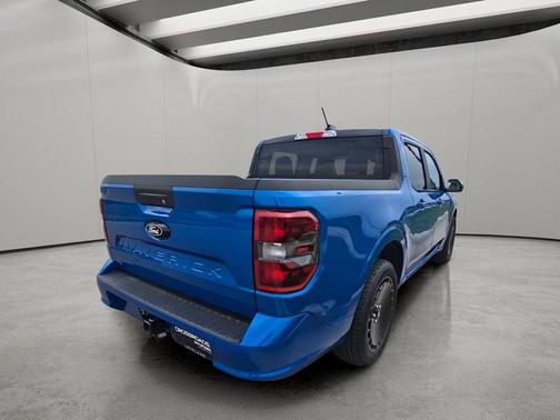 VELOCITY BLUE 2025 Ford Maverick Lobo Standard