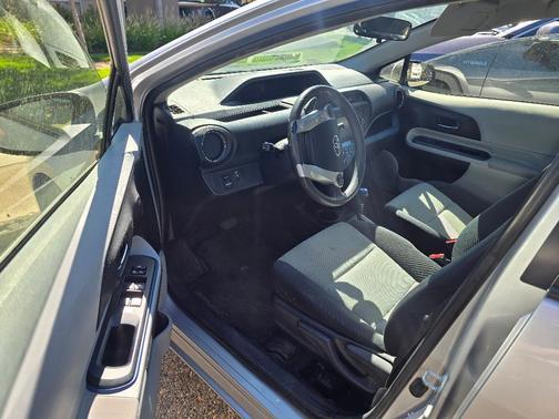 2013 Toyota Prius c Three