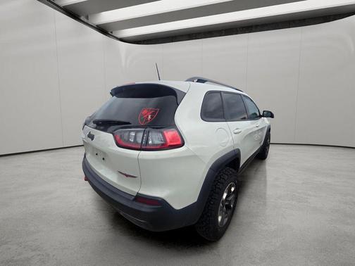 Pearl White Pearlcoat 2019 Jeep Cherokee Trailhawk