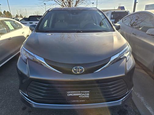 2022 Toyota Sienna XLE