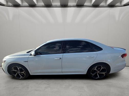 Pure White 2020 Volkswagen Passat 2.0T R-Line