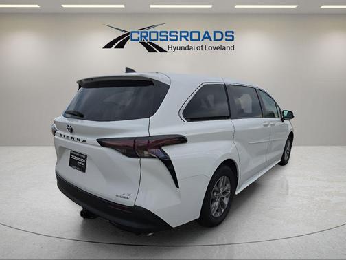 2024 Toyota Sienna LE