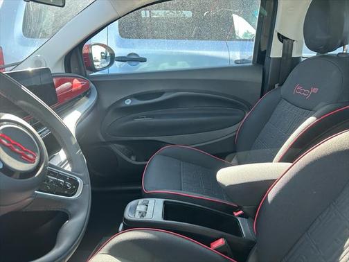 2024 FIAT 500e INSPI(RED) FWD